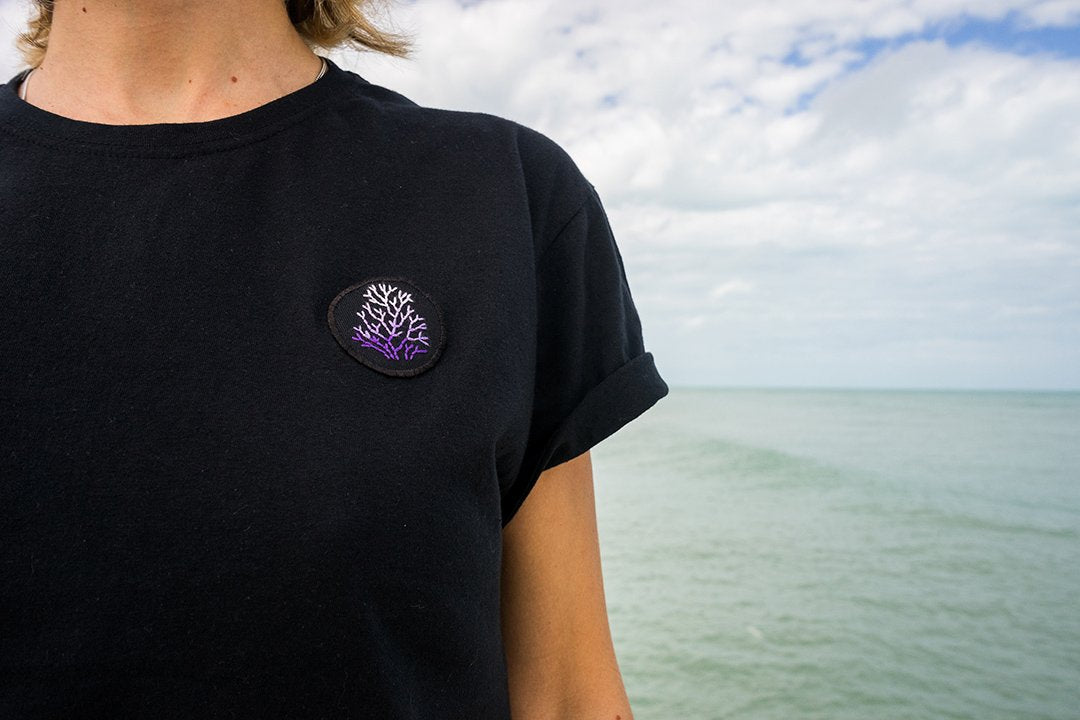 "Corales" embroidered tee